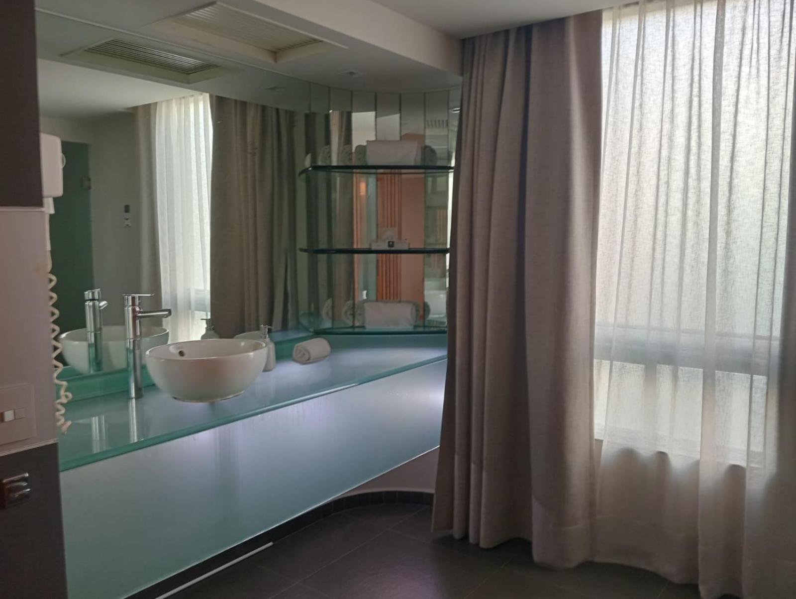 Ramada By Wyndham Mexico City Santa Fe Zewnętrze zdjęcie